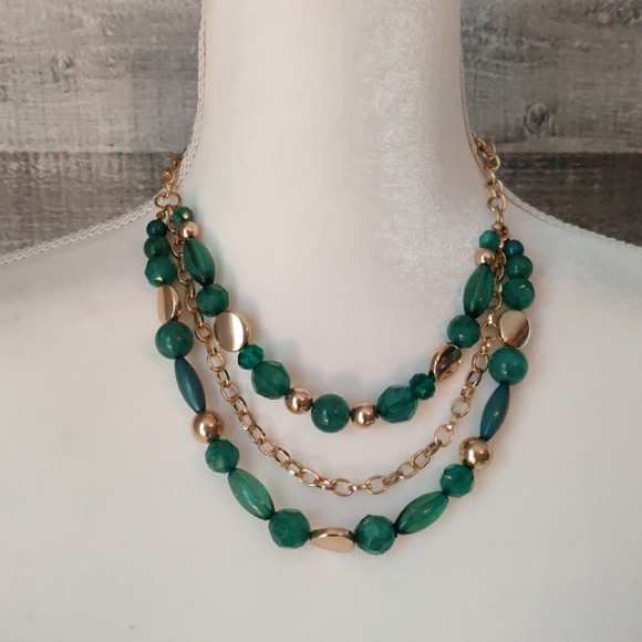 Vintage Jewelry - green layered beaded gold tone necklace